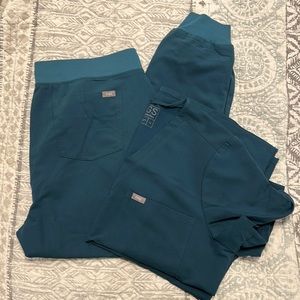 Women’s figs scrubs set